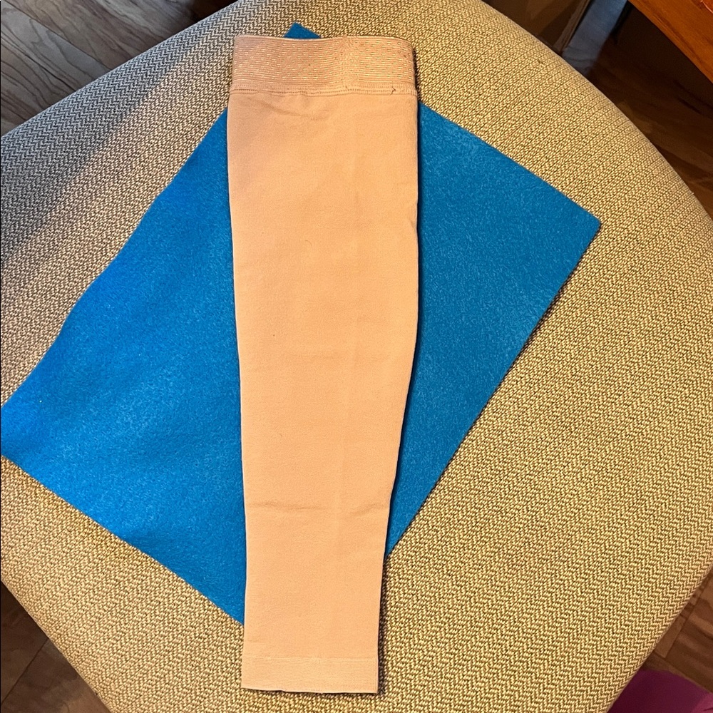 Juzo flesh tone nude beige lymphedema arm compression sleeve size II Small NEW